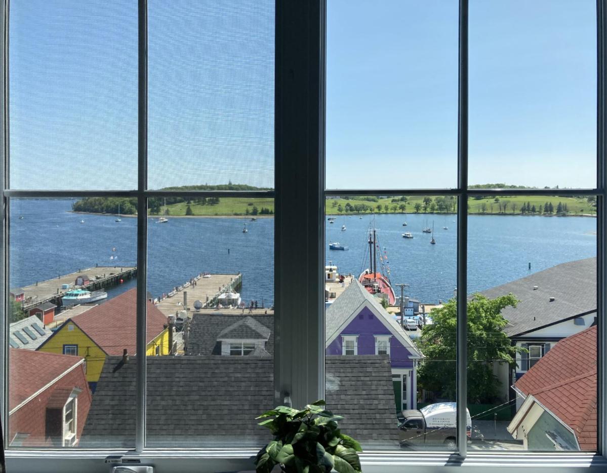 Lunenburg Arms Hotel Exterior photo